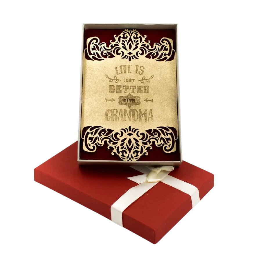 Felicitare din lemn personalizata – Life is just better with grandma - Fundal Alb