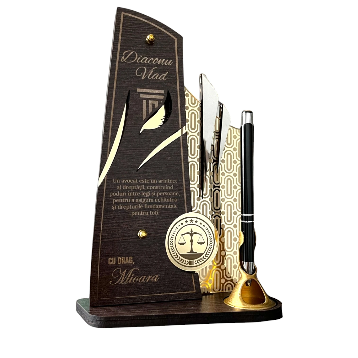 Trofeu personalizat cu pix – Cadou pentru avocat - Fundal Alb